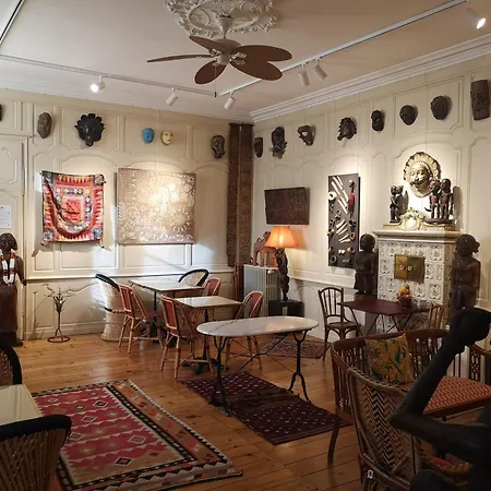 Des Indes Oda ve Kahvaltı 4*