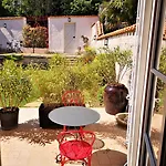 Des Indes Bed & Breakfast La Rochelle (Charente-Maritime)