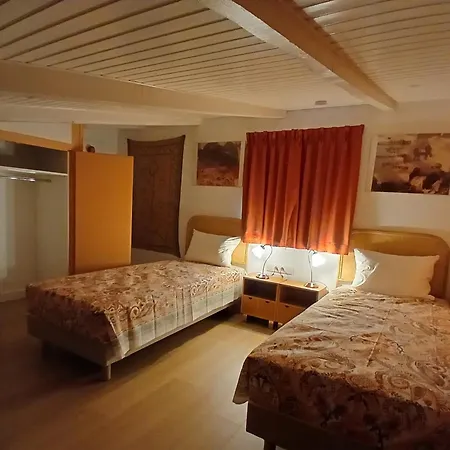 La Des Indes Bed & Breakfast 3*